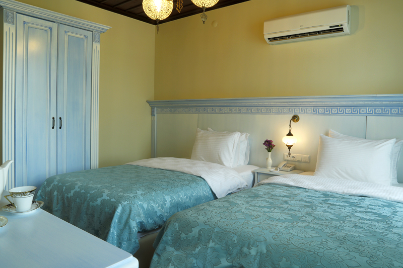 Twin Bed Room