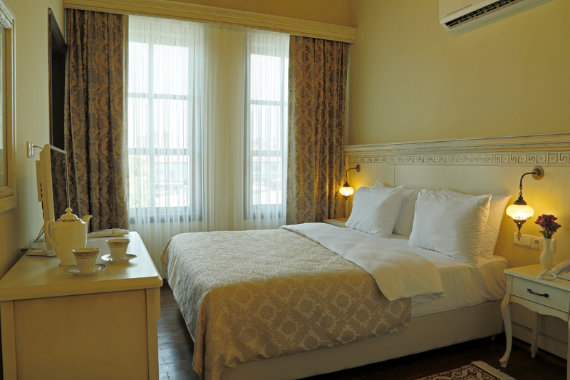 French Bed
