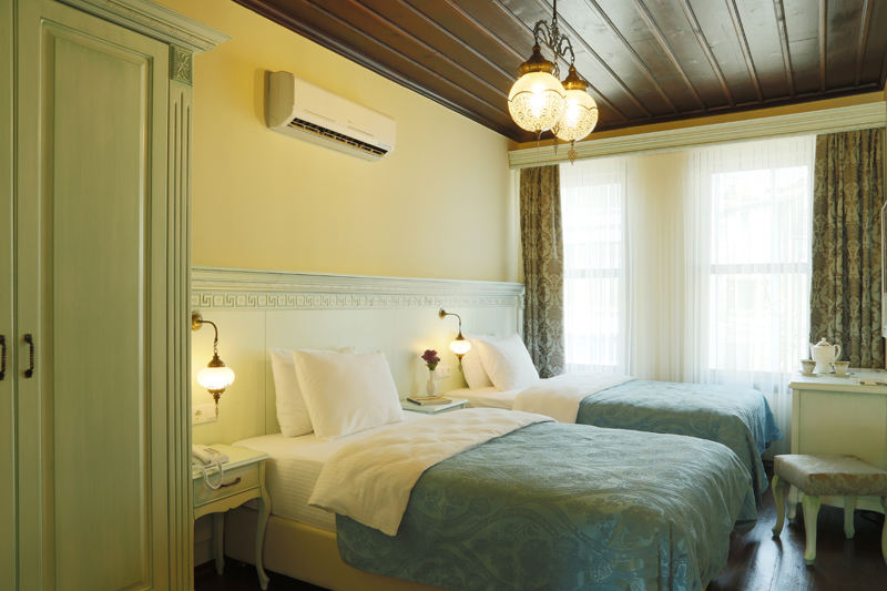 Twin Bed Room